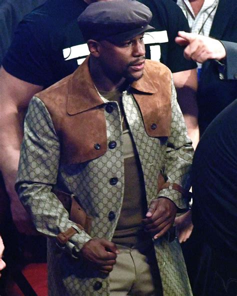 floyd mayweather dresses in all gucci|Floyd Mayweather Jr. Dresses Head to Toe in Gucci .